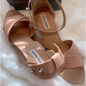 Peekaboo toe, ankle scraps wedge